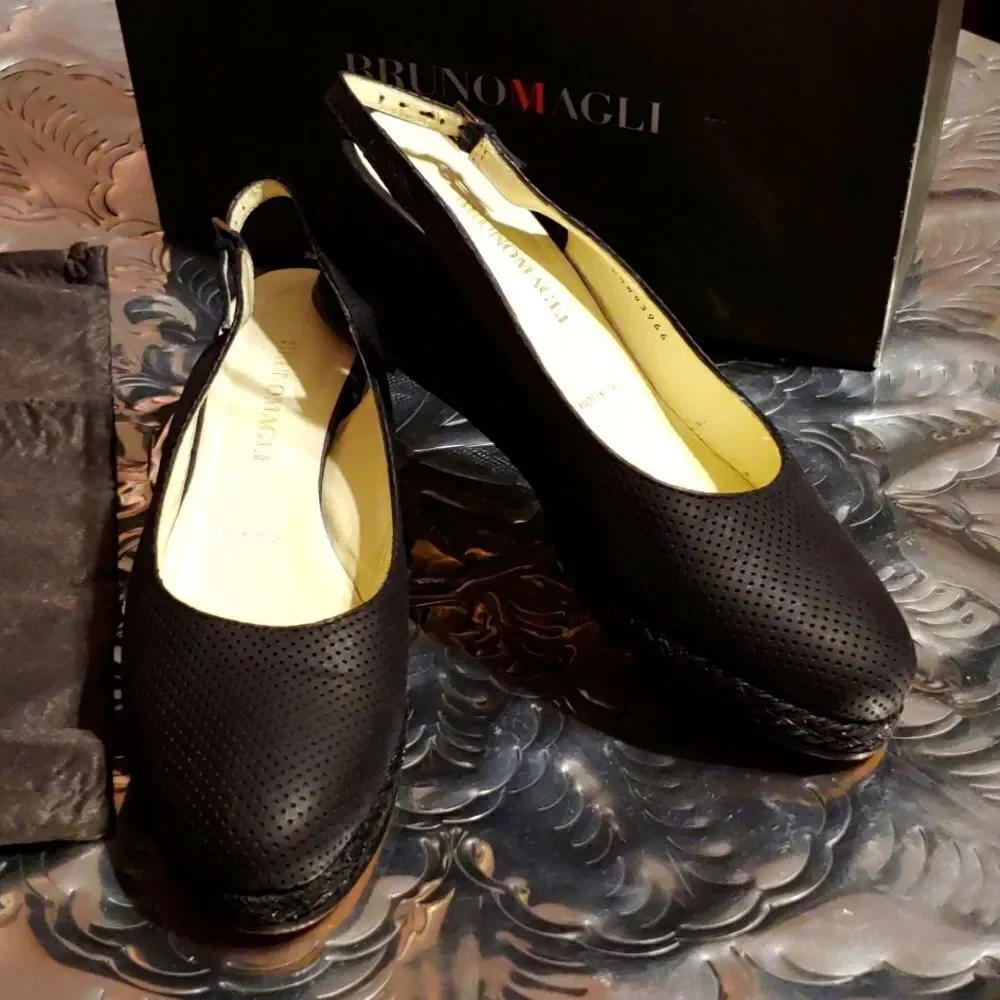 BRUNO MAGLI CALF/NABUK, MADE IN ITALY ALL LEATHER,EXCEPT PARTS OF SOLE, SZ. 8.5
